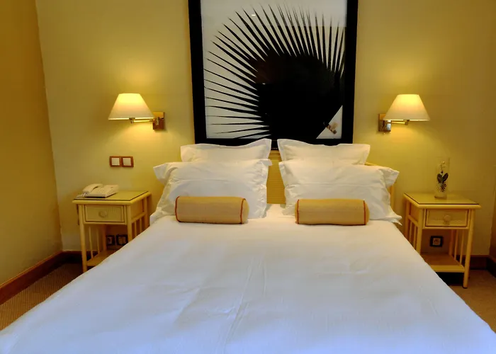 Western Premier Montfleuri 4* סן-מקסים