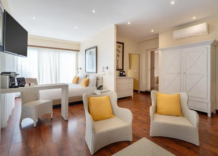 Western Premier Montfleuri Hotel 4*