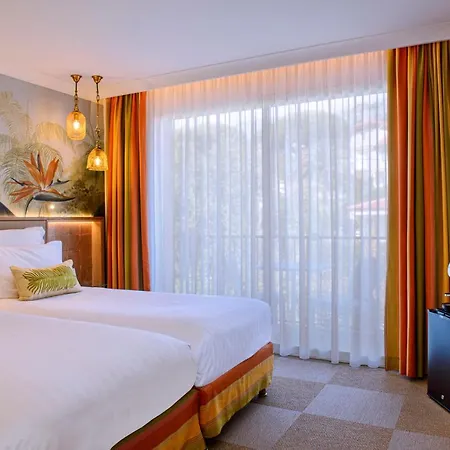 Western Premier Montfleuri Готель 4*